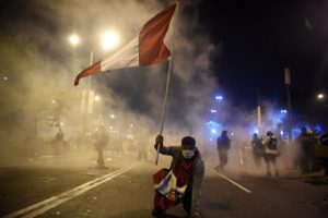 Peru fica temporariamente sem presidente e sem chefe do Congresso