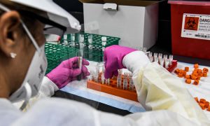 Moderna anuncia que sua vacina contra Covid-19 tem eficácia de 94,5%