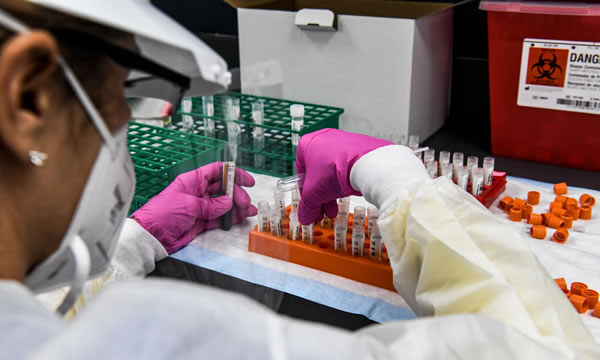 Moderna anuncia que sua vacina contra Covid-19 tem eficácia de 94,5%