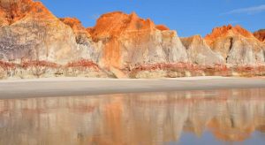 Falésias cearenses sofrem com degradação e riscos de acidentes são constantes