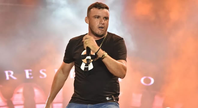 Cantor Junior Vianna é internado com 75% dos pulmões comprometidos por Covid-19