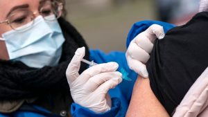 Ministério da Saúde não prevê vacinar toda a população contra a Covid-19 em 2021