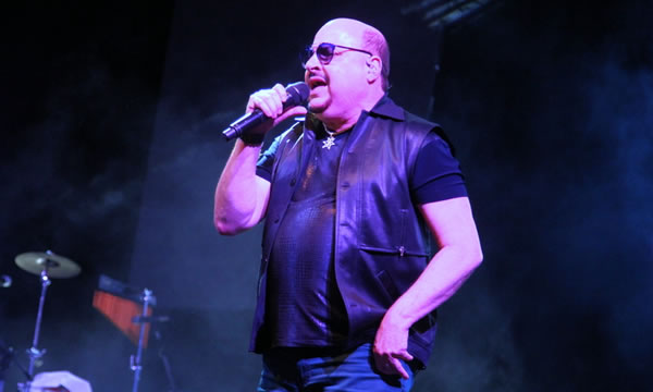 Vocalista do Roupa Nova é infectado pela Covid-19 após transplante de medula óssea, diz banda