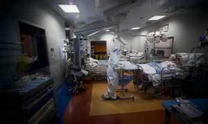 Mundo bate recorde diário de mortes por Covid-19 com 11.099 óbitos em 17 de novembro