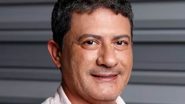 Corpo de Tom Veiga é velado em casa nesta terça-feira (3), no Rio de Janeiro