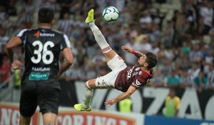 Golaço de Arrascaeta contra o Ceará concorre ao Prêmio Puskás