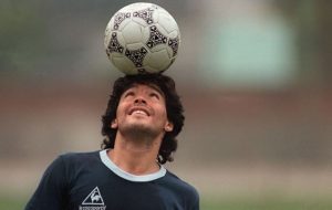 Morre aos 60 anos Diego Maradona, ícone maior do futebol argentino