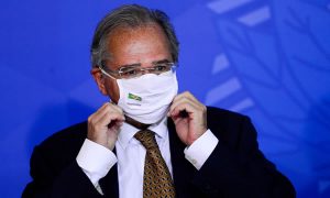 "Prorrogação do auxílio se houver segunda onda é certeza", diz Paulo Guedes