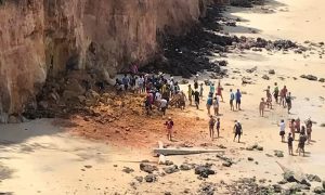 Parte de falésia desaba em Pipa e mata três pessoas da mesma família