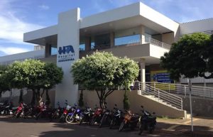 Homem esfaqueia esposa gestante e bebê morre após parto de emergência