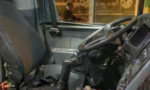 Motorista esfaqueia passageiro de ônibus em discussão por causa de máscara