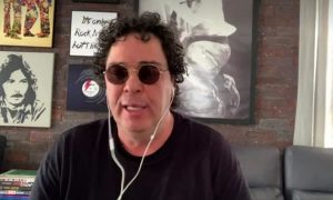 Casagrande chora morte de Maradona: "sofro muito quando morre um dependente químico"