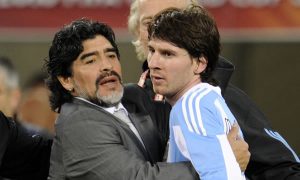 Messi presta homenagem a Maradona: "Nos deixa, mas não vai, pois Diego é eterno"