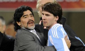 Messi presta homenagem a Maradona: "Nos deixa, mas não vai, pois Diego é eterno"
