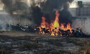 Veja flagrante de incêndio em Caririaçu destruindo veículos no depósito do Demutran