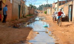Pobreza extrema afeta 13,7 milhões brasileiros, diz IBGE