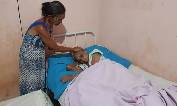 Juazeirense de 105 anos precisa de ajuda para comprar remédios e produtos de higiene