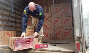 Carga de cigarros contrabandeados avaliada em R$ 1,4 milhão é apreendida