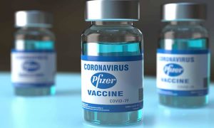 Governo negocia compra de 70 milhões de doses de vacina da Pfizer, diz Ministério da Saúde