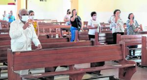 Medo de contaminação pela Covid-19 esvazia igrejas no interior do Ceará