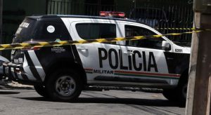 Homem é assassinado a tiros dentro de estabelecimento comercial, no Ceará