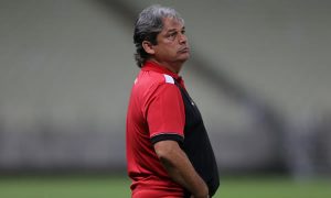 Casos de Covid-19 e reinfecções ligam sinal de alerta no futebol brasileiro