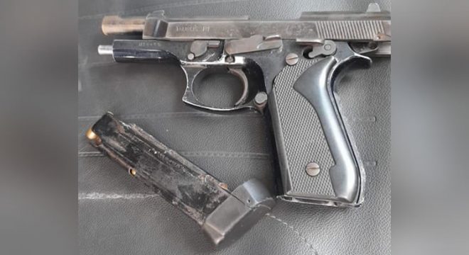 Tio e sobrinha adolescentes são apreendidos com arma dentro de ônibus a caminho de velório