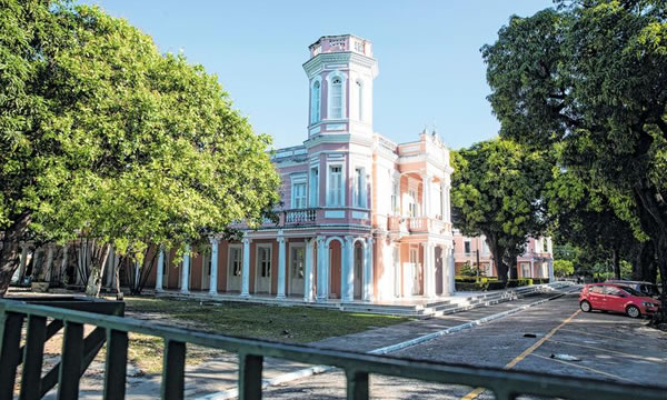 Universidades do Ceará avaliarão cenário da Covid-19 para volta presencial