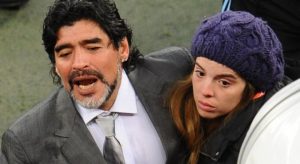 Filha de Maradona, Dalma critica advogado do pai: "Espero que a justiça seja feita"