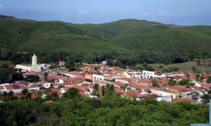 Ajudante de pedreiro cai de telhado e morre um dia antes de completar 34 anos