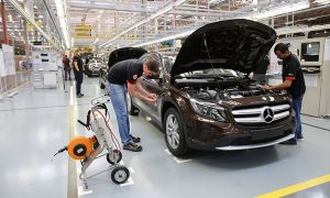 Mercedes-Benz encerra produção de automóveis no Brasil