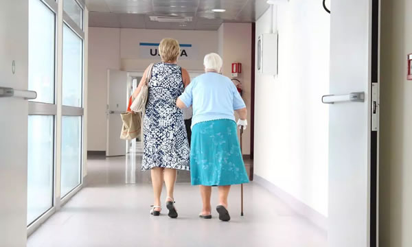 Expectativa de vida do brasileiro cai até 2 anos por causa da Covid-19