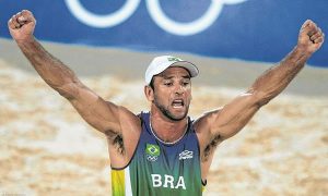 Márcio Araújo sofre grave acidente de carro, mas escapa ileso no Ceará