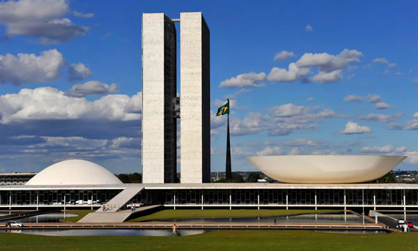 Pandemia, escândalos e disputas afetaram o ano do Congresso