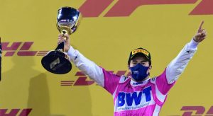 Sergio Pérez vence pela primeira vez na Fórmula 1 após corrida maluca
