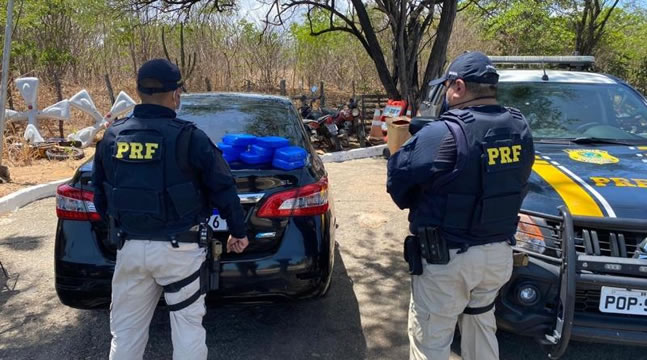 PRF apreende paste base de cocaína avaliada em R$ 1 milhão no interior de carro
