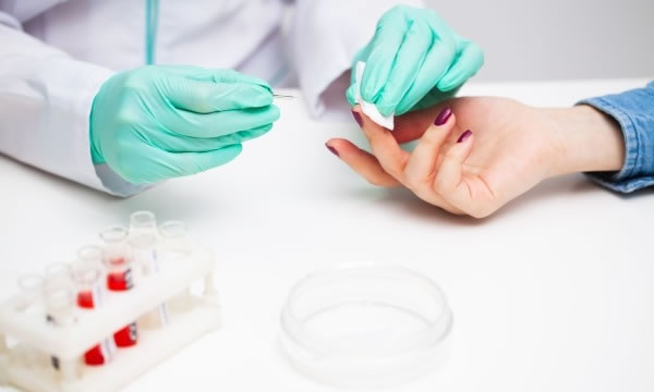 AEPC e Sesau promovem testagens da covid-19 para profissionais da educação em Crato