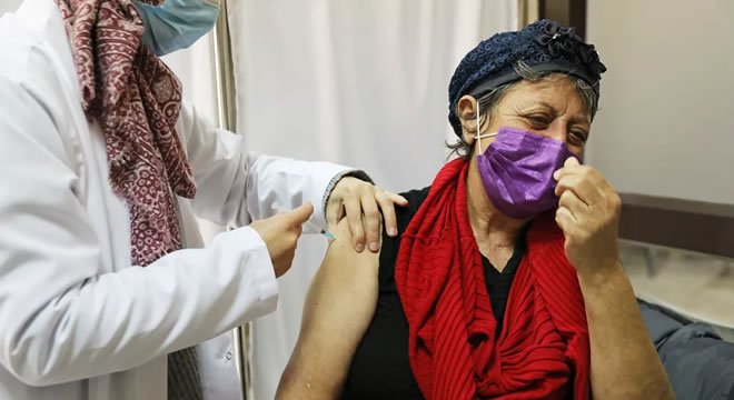 Plano de vacinação no Ceará contra Covid-19 é atualizado e Governo inclui novos grupos prioritários