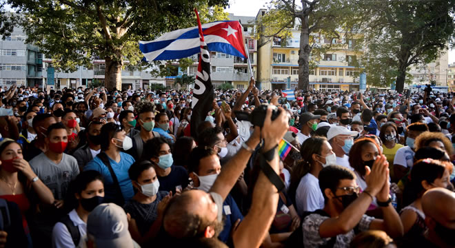 Cuba vai quintuplicar salário mínimo como parte da reforma monetária