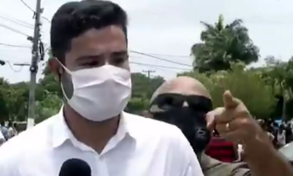 Homem invade transmissão da TV Globo e insulta a emissora