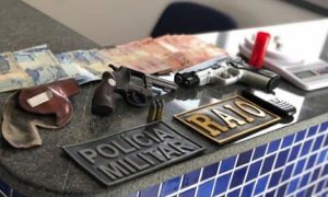 BPRaio prende quarteto e apreende revólver, maconha e cocaína, em Acopiara
