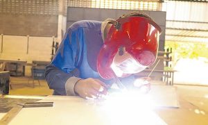 Produção industrial no Ceará cresce 0,5% em outubro e recupera patamar pré-pandemia