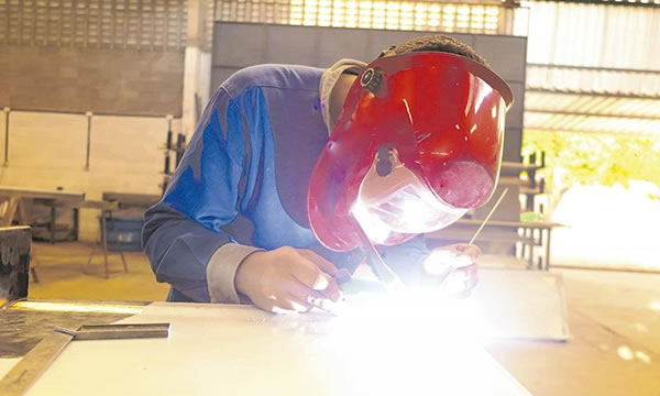 Produção industrial no Ceará cresce 0,5% em outubro e recupera patamar pré-pandemia