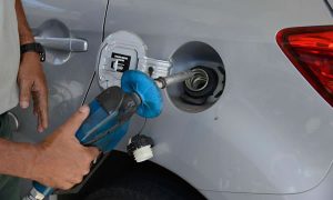 Petrobras reduz preço da gasolina em 2% a partir desta quarta-feira nas refinarias