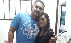 'Sou a mulher mais feliz do mundo', diz mãe que reencontrou o filho sumido há 27 anos