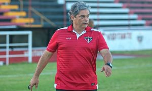 Técnico com passagem no futebol cearense morre após complicações por Covid-19