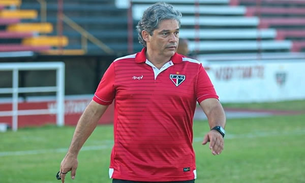 Técnico com passagem no futebol cearense morre após complicações por Covid-19