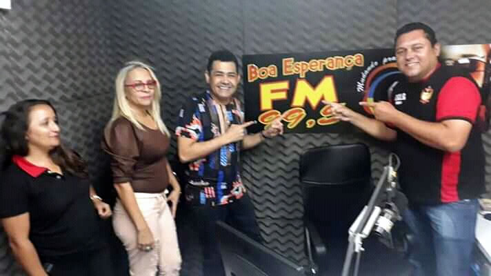 Radialista J. Marley Saraiva entrega a direção da Rádio Boa Esperança FM, em Barro