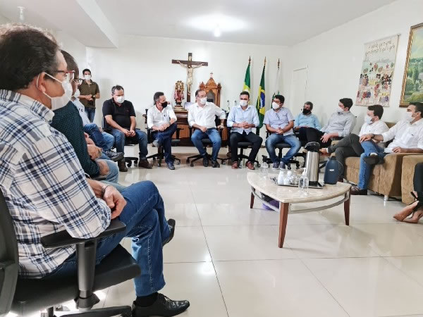 Prefeitos do Cariri defendem consórcio para aterro sanitário com Fernando Santana