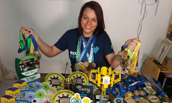 Estudante de Juazeiro do Norte é bicampeã internacional de robótica